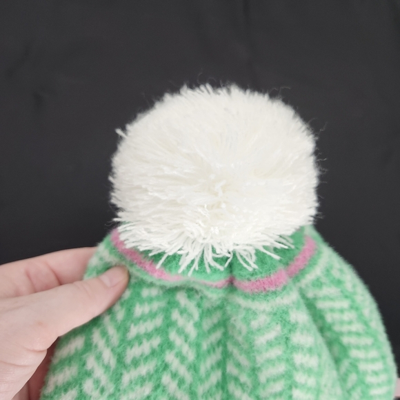 Shiraleah Chicago Womens Beanie Pom Pom Green Pink Soft Winter Ski Aspen Snow - Picture 7 of 8